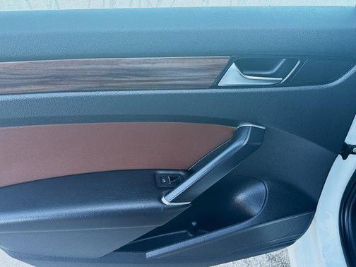 2022 Volkswagen Passat 2.0T Limited Edition