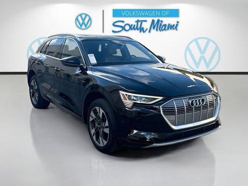 2022 Audi e-tron Premium Plus