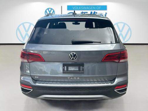 Platinum Gray 2024 Volkswagen Taos 1.5T SE