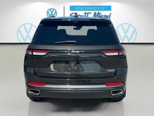 2023 Jeep Grand Cherokee Summit