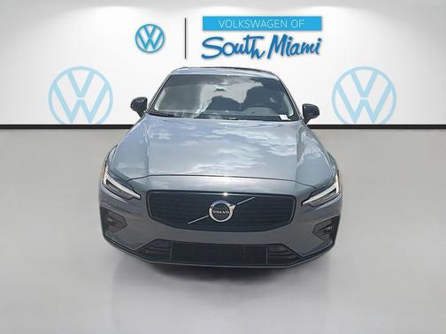 Crystal White Metallic 2024 Volvo S60 B5 Core Dark Theme