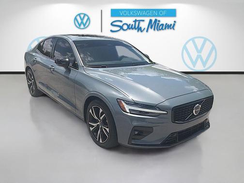 Crystal White Metallic 2024 Volvo S60 B5 Core Dark Theme