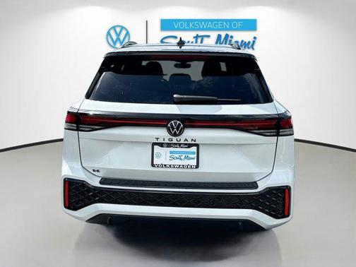 2025 Volkswagen Tiguan 2.0T SE R-Line Black