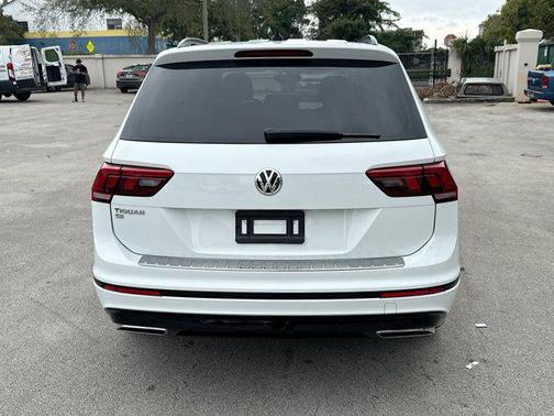 2020 Volkswagen Tiguan 2.0T SE R-Line Black