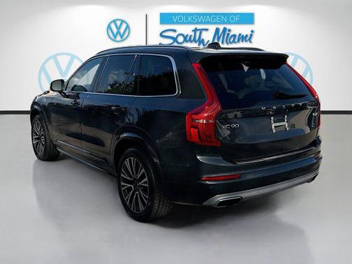 2021 Volvo XC90 T6 Momentum