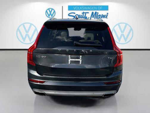 2021 Volvo XC90 T6 Momentum