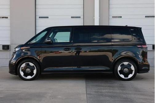 Deep Black Pearl 2025 Volkswagen ID. Buzz Pro S