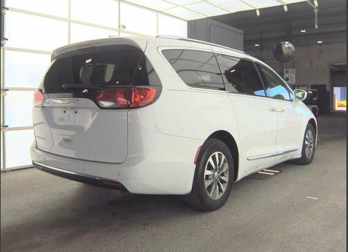 2020 Chrysler Pacifica Touring-L Plus