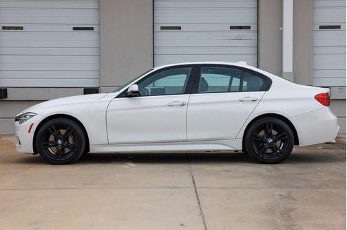 Alpine White 2018 BMW 330 xDrive