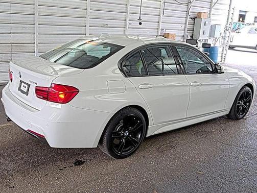 Alpine White 2018 BMW 330 xDrive