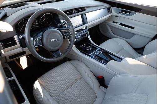 2017 Jaguar XF 35t Prestige