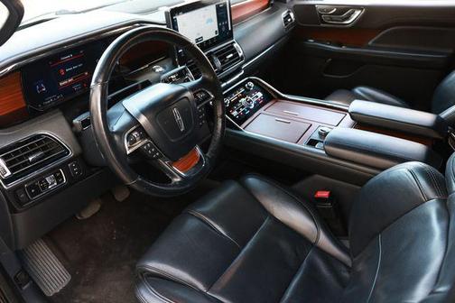 Infinite Black Metallic Clearcoat 2023 Lincoln Navigator Reserve