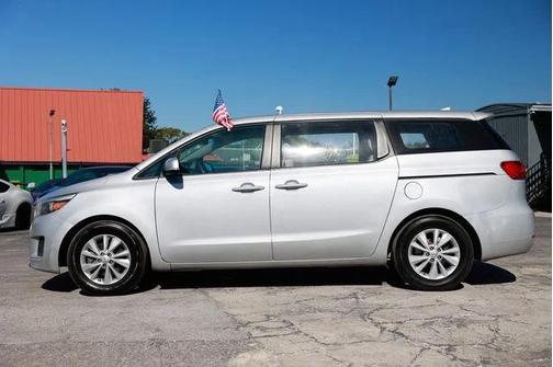 Silky Silver 2018 Kia Sedona L