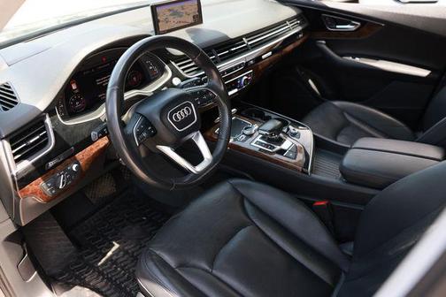 Graphite Gray Metallic 2018 Audi Q7 3.0T Prestige