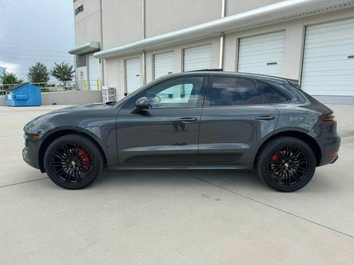 2017 Porsche Macan Turbo