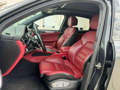 2017 Porsche Macan Turbo