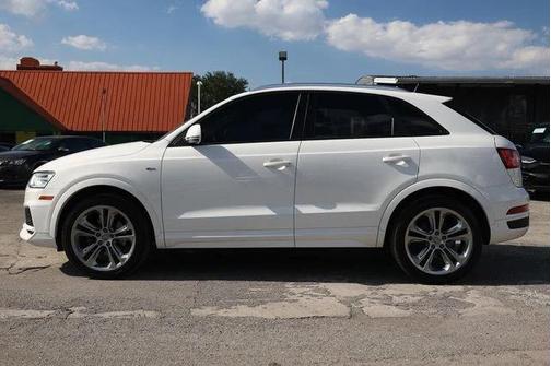 Cortina White 2018 Audi Q3 2.0T Premium