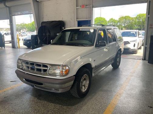 Ivory Pearlescent (CC/Met) 1996 Ford Explorer XLT