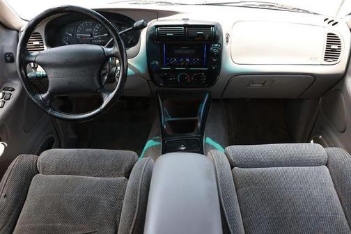 Ivory Pearlescent (CC/Met) 1996 Ford Explorer XLT