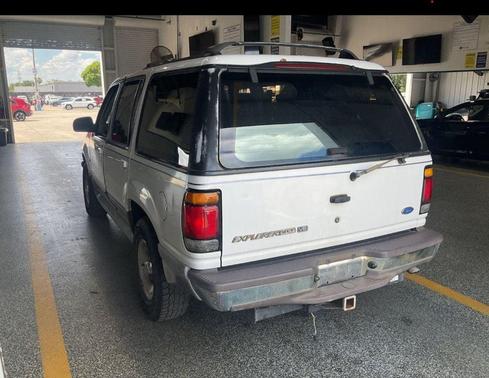 Ivory Pearlescent (CC/Met) 1996 Ford Explorer XLT