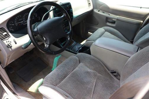 Ivory Pearlescent (CC/Met) 1996 Ford Explorer XLT