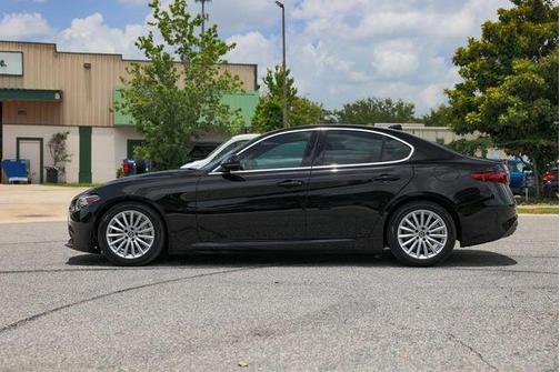 2021 Alfa Romeo Giulia Base