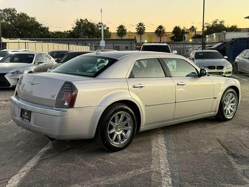 2005 Chrysler 300C Base