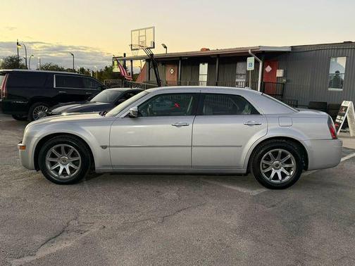 2005 Chrysler 300C Base