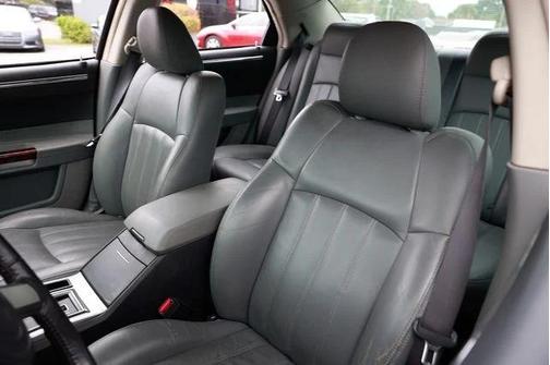 2005 Chrysler 300C Base