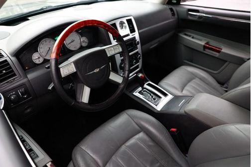 2005 Chrysler 300C Base