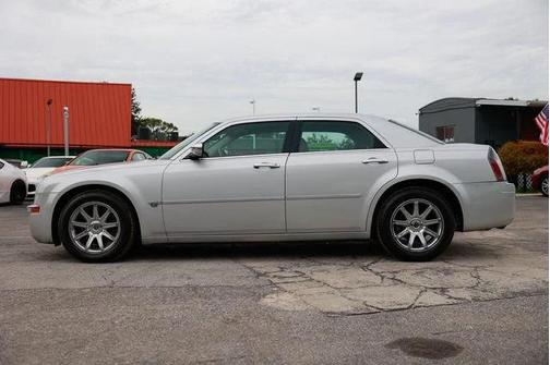 2005 Chrysler 300C Base
