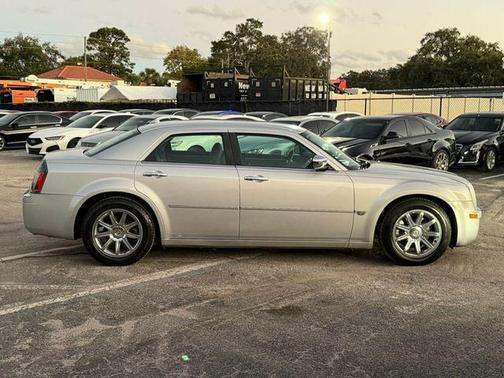 2005 Chrysler 300C Base