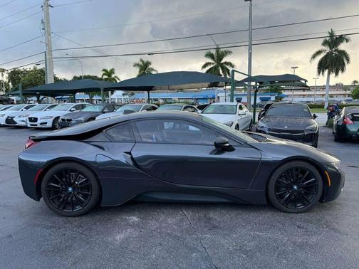 2019 BMW i8 Pure Impulse World