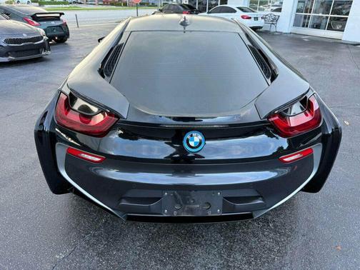2019 BMW i8 Pure Impulse World