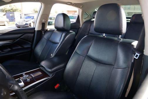 2017 INFINITI Q70 3.7