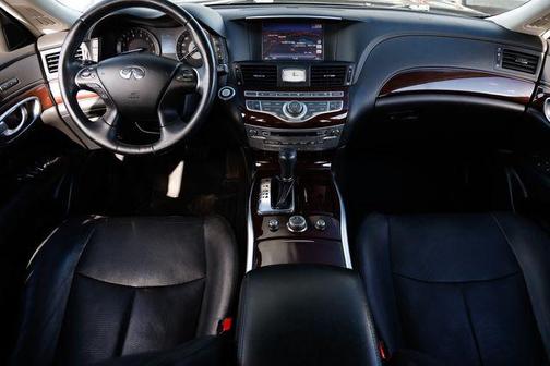 2017 INFINITI Q70 3.7