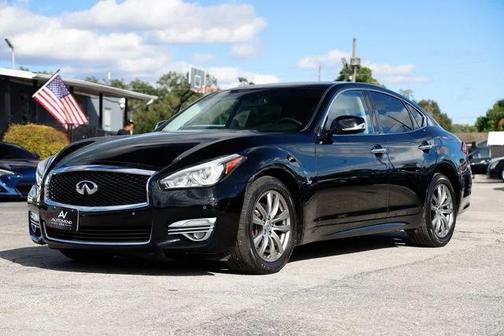 2017 INFINITI Q70 3.7