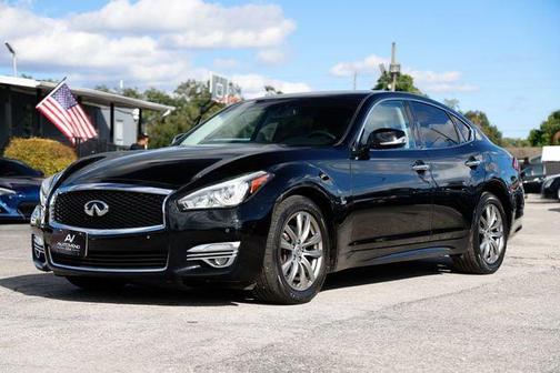2017 INFINITI Q70 3.7