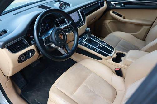 2017 Porsche Macan Macan