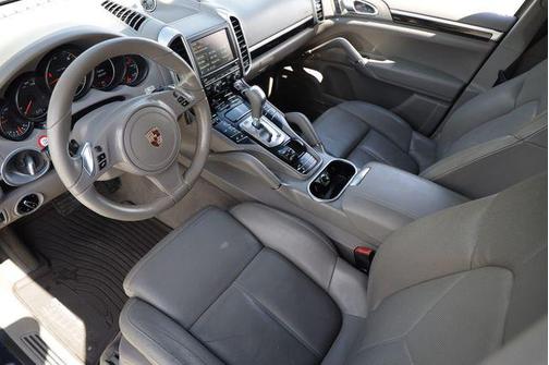 Dark Blue Metallic 2014 Porsche Cayenne Diesel
