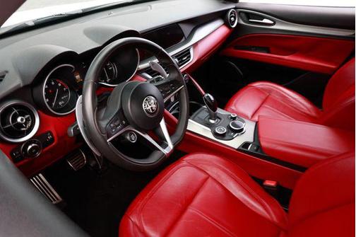 2019 Alfa Romeo Stelvio Sport