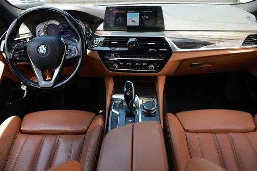 Champagne Quartz Metallic 2018 BMW 540 540i