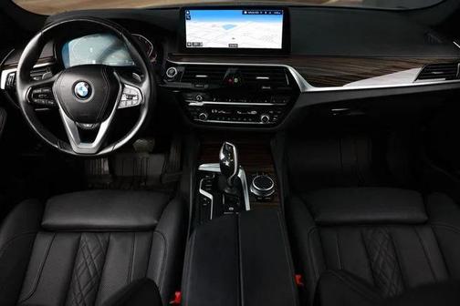 Bernina Grey Amber Effect 2021 BMW 530 530i