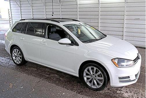 Pure White 2017 Volkswagen Golf SportWagen TSI SE