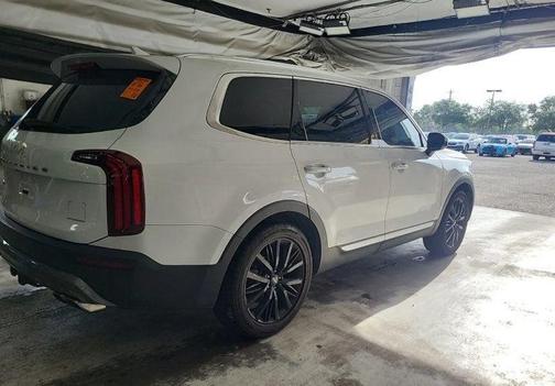Glacial White Pearl 2022 Kia Telluride SX