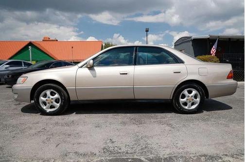 Oyster Pearl 1997 Lexus ES 300 Base