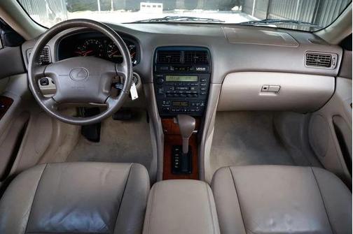 Oyster Pearl 1997 Lexus ES 300 Base