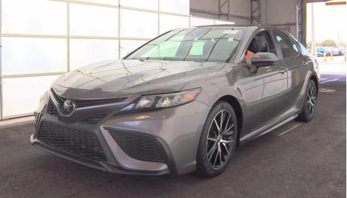 Celestial Silver Metallic/Midnight Black Metallic 2022 Toyota Camry SE