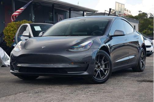 Midnight Silver Metallic 2023 Tesla Model 3 Standard Range