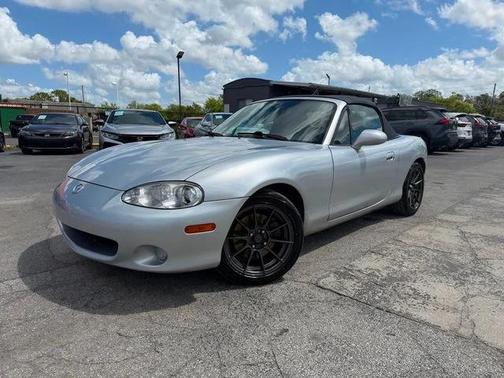 Sunlight Silver Metallic 2003 Mazda MX-5 Miata 2dr Convertible Cloth 5-Speed Manual